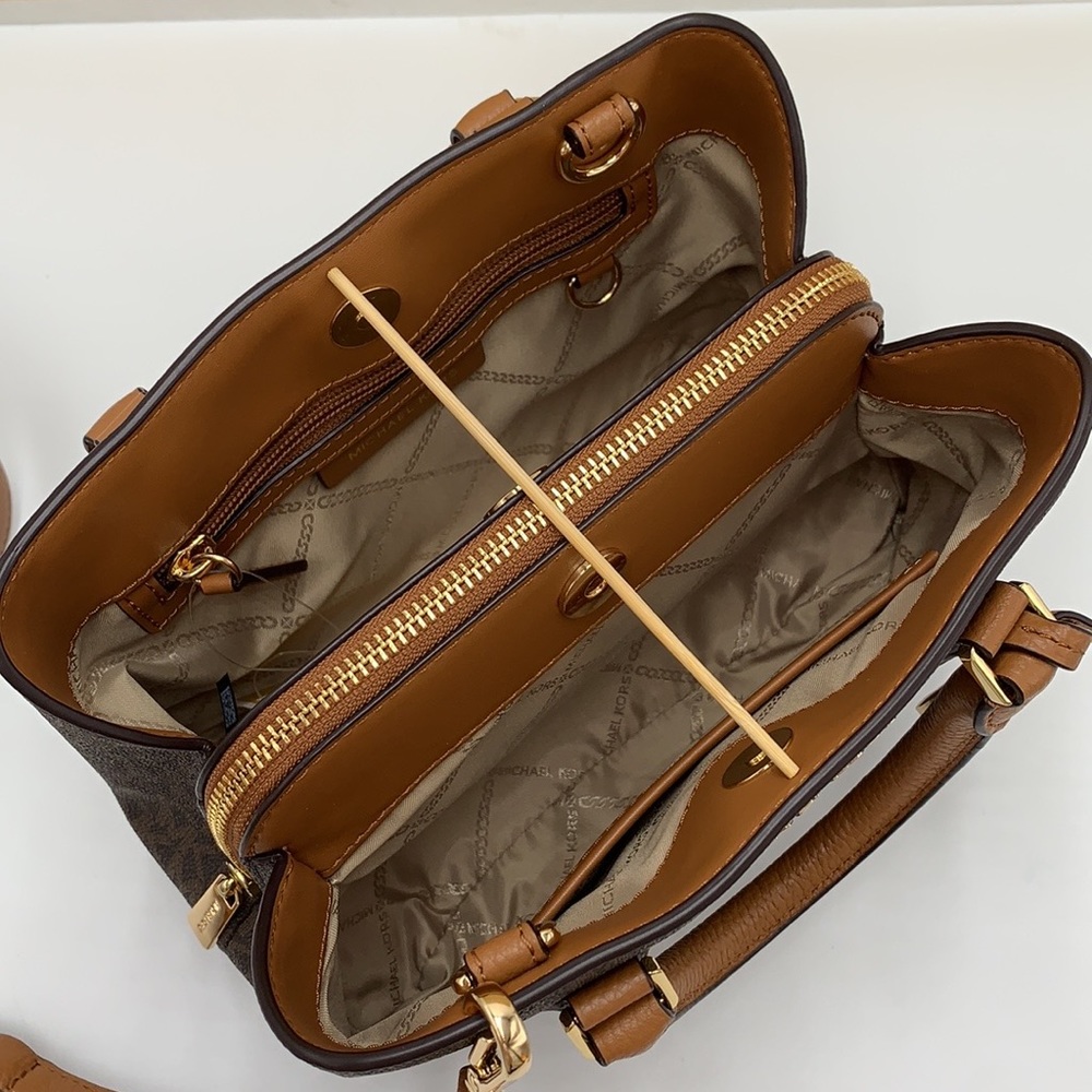 MICHAEL KORS
Camille Small Satchel / Crossbody BROWN
SIGNATURE COLOR - Picture 9 of 16